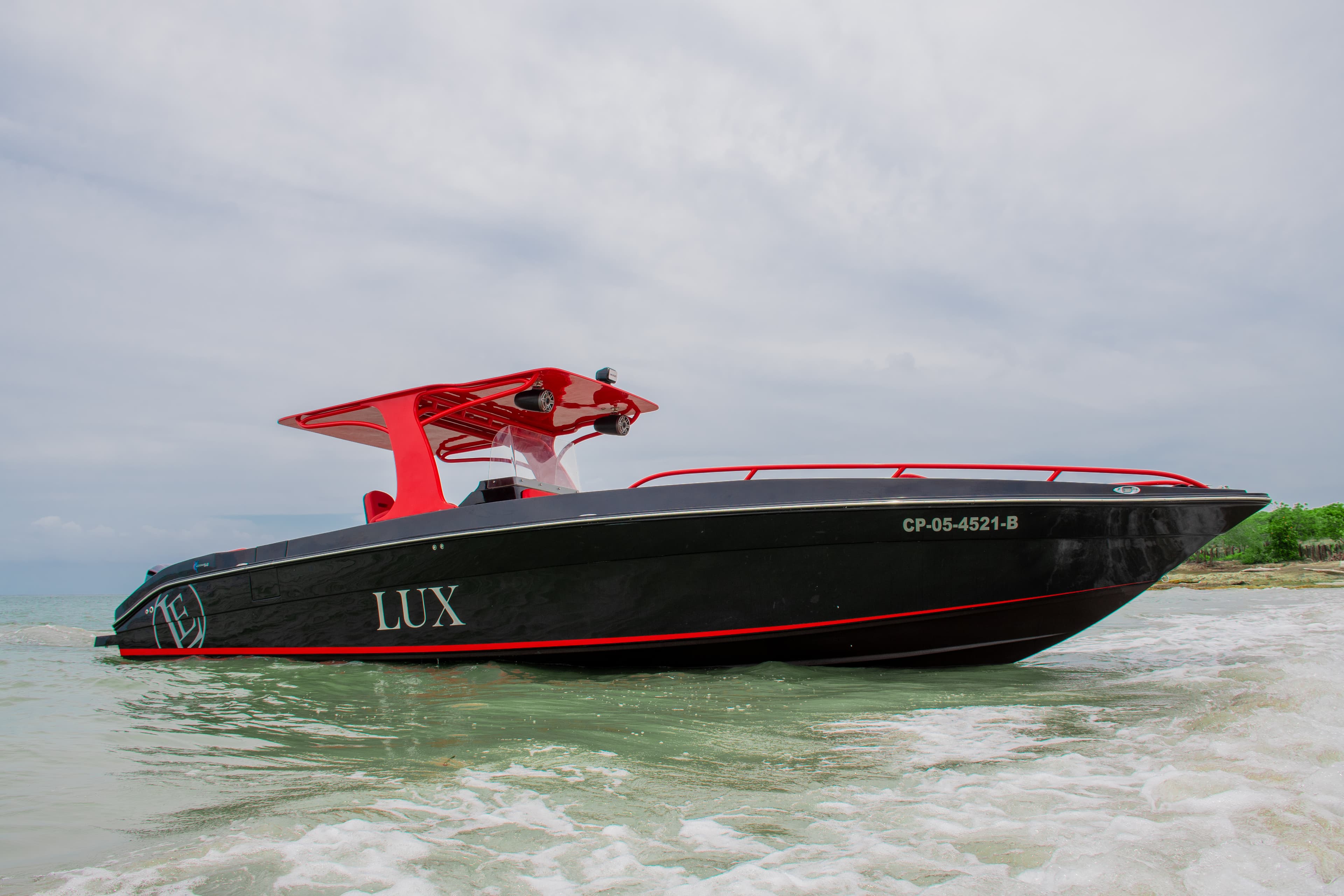 39Ft Lux Speedboat, 1