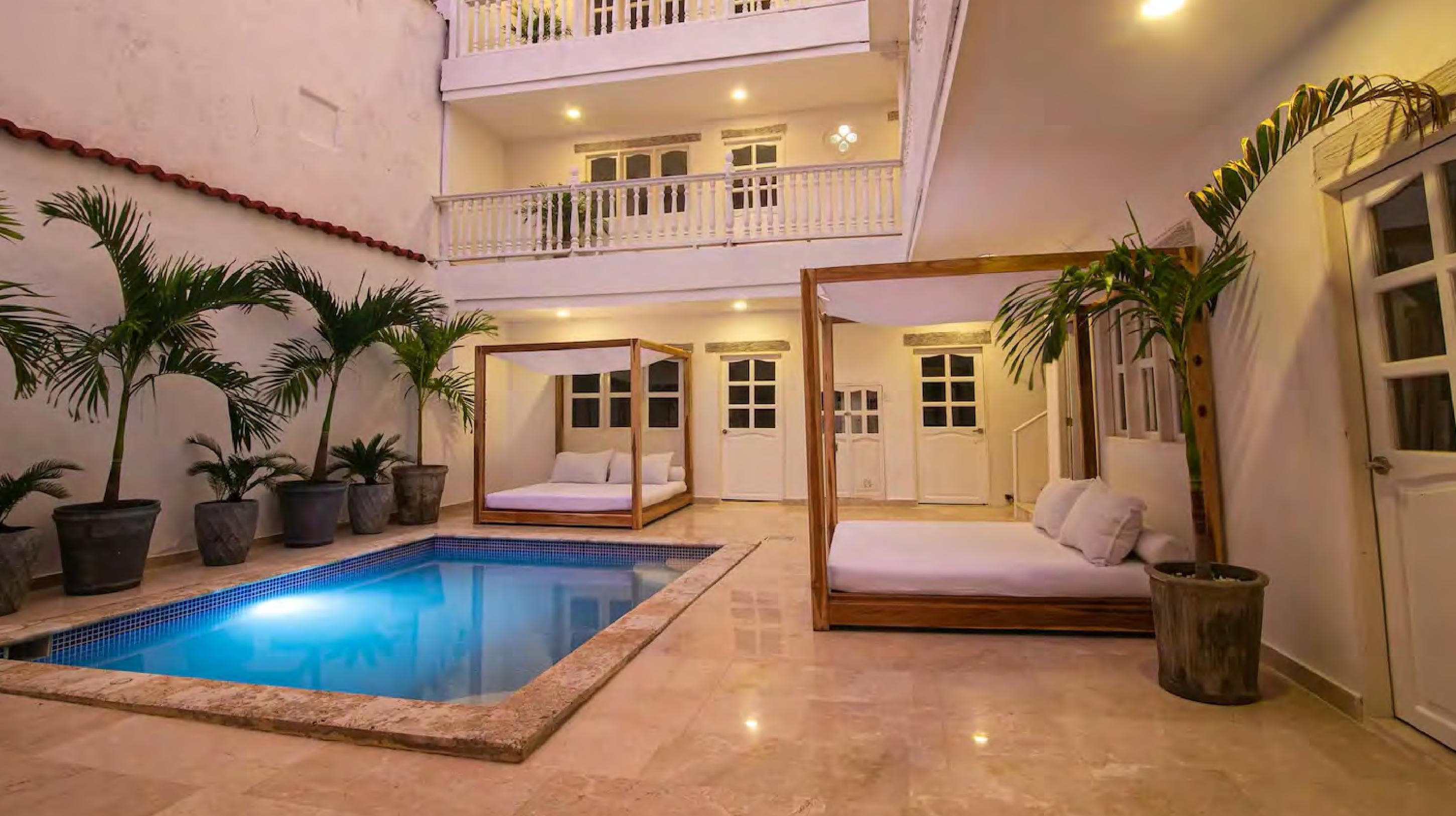 Cuartel House, 1