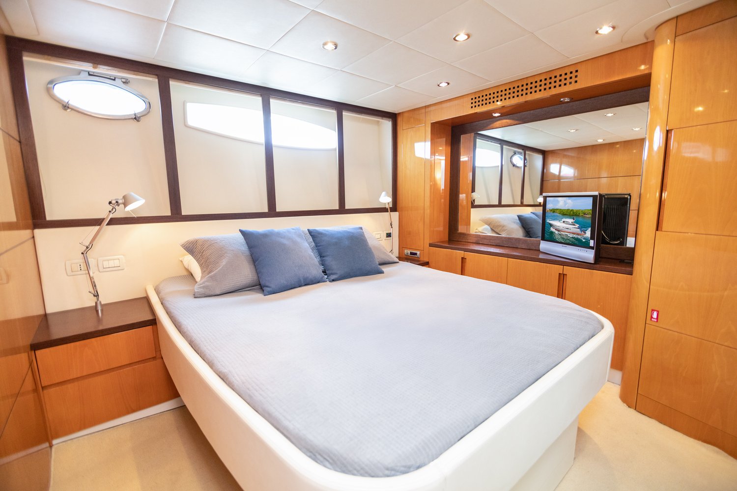 56Ft Pershing Sea & Love Yacht preview 2