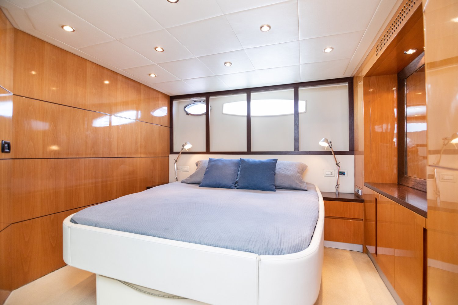 56Ft Pershing Sea & Love Yacht preview 3