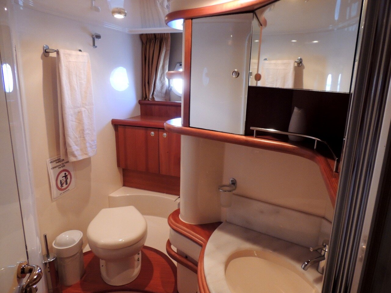 62Ft Azimut Land Yacht preview 3