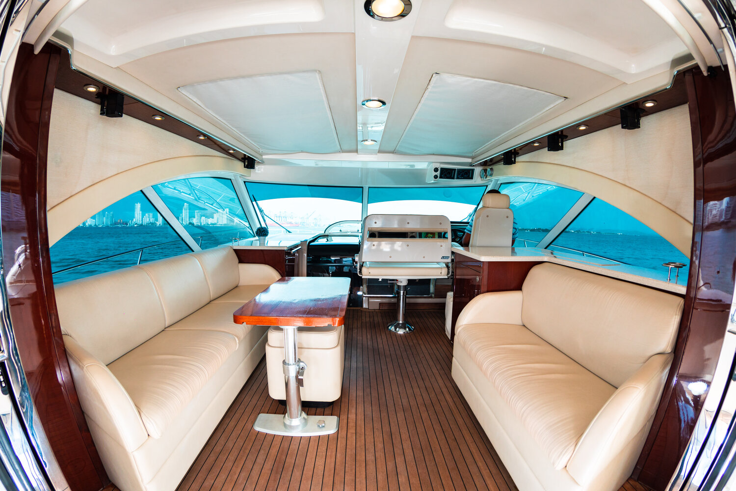 62Ft Sea Ray Sundancer Yacht preview 4